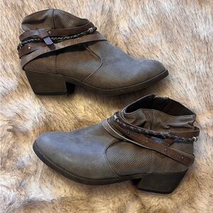 Stylish Women's Ankle Boots - Brown